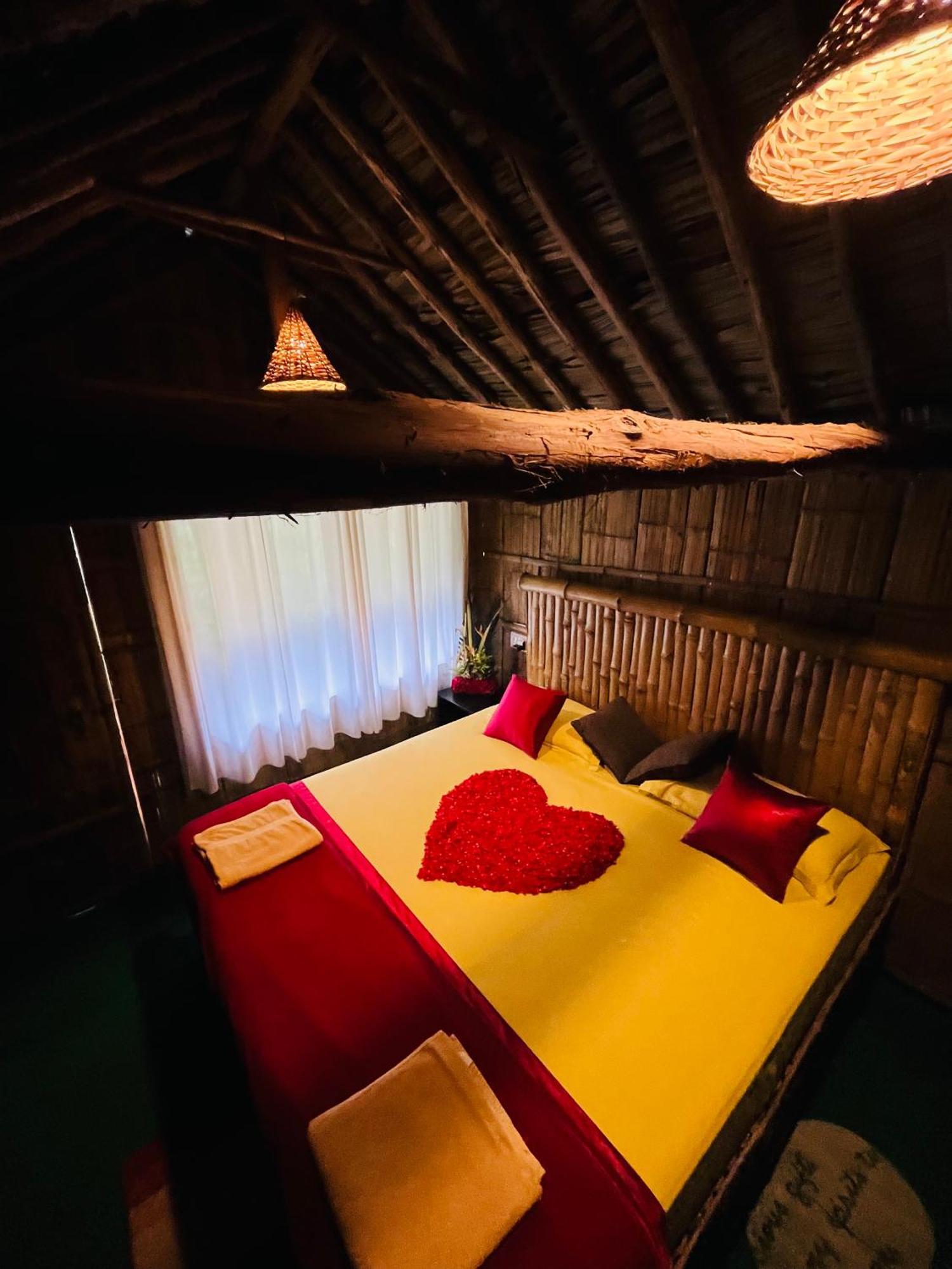 Fab - Bamboo Hut With Open Shower Муннар Экстерьер фото